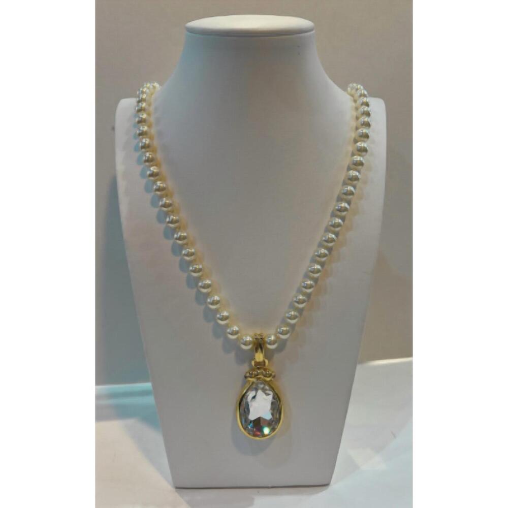 NEW SONYA'S pearl necklace with pendant in white